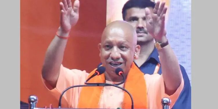 “सात वर्षांत एकही दंगल नाही, कारण आम्ही उलटे टांगतो”, गडकरींच्या प्रचारसभेत योगी आदित्यनाथांचे विधान