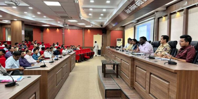 आपत्कालीन परिस्थितीमध्ये सर्व यंत्रणांनी समन्वय ठेवावा – जिल्हाधिकारी डॉ. राजा दयानिधी