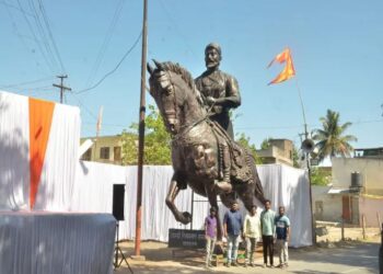 मिरज | छत्रपती शिवरायांची तब्बल ‘इतकी’ उंच अश्वारूढ मूर्ती..! पाहण्यासाठी शिवभक्तांची गर्दी, आज मिरवणूक.. वाचा सविस्तर
