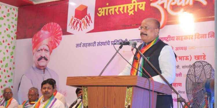 गट आणि तट विसरून शेतकऱ्यांसाठी सहकारी संस्थेच्या माध्यमातून काम करा :- पालकमंत्री डॉ सुरेश भाऊ खाडे यांचे  आवाहन