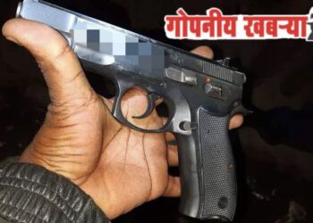 मिरजेत दुचाकी वाहनात सापडली विनापरवाना बंदूक, दोन जिवंत काडतूसेही जप्त : गुन्हा दाखल.