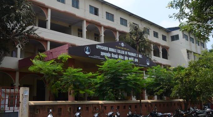 आप्पासाहेब बिरनाळे कॉलेज ऑफ फार्मसी येथे कायदेविषयक शिबीर संपन्न