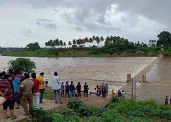 सेल्फी घेताना नदीत पडून तरुण बेपत्ता