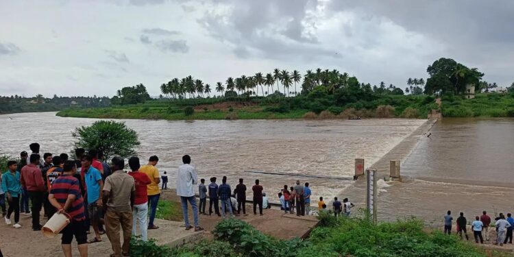 सेल्फी घेताना नदीत पडून तरुण बेपत्ता