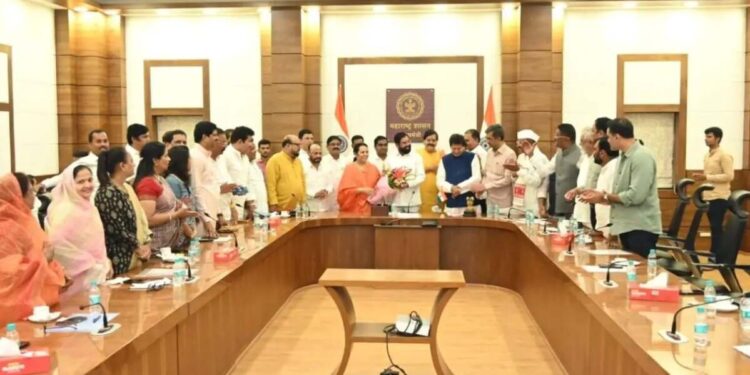 मोठी ब्रेकिंग | मंत्रीमंडळ विस्ताराबाबत अपडेट, खाते बदल होणार..?