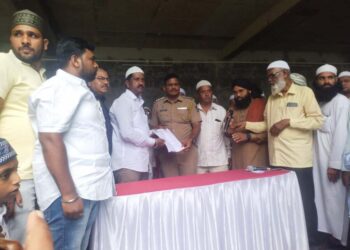 कुपवाडमध्ये मुस्लिम समाजाच्यावतीने पोलिसांना निवेदन..