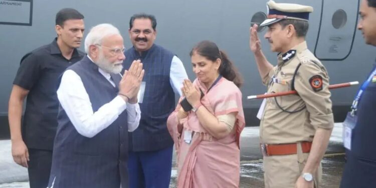 ब्रेकिंग | प्रधानमंत्री नरेंद्र मोदी यांचे जळगाव विमानतळावर आगमन