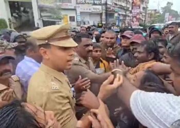 ब्रेकिंग | साताऱ्यात तरुणाच्या त्रासाला कंटाळून अल्पवयीन मुलीचं टोकाचं पाऊल..