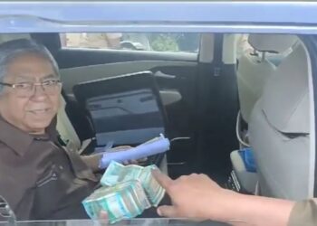 ब्रेकिंग | पुण्यात आधी खोके सापडले, आता पेट्या; नाकाबंदीवेळी कारमधून लाखोंची कॅश जप्त, पोलिसांची धडक कारवाई