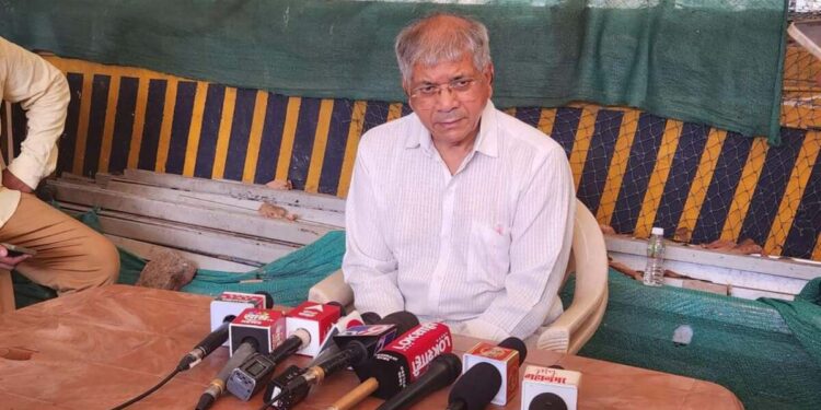 वंचित बहुजन आघाडीत मोठी नाराजी, राज्यातील मोठ्या नेत्यानेही सोडली साथ, उमेदवार लादला असल्याच्या प्रतिक्रिया..! मिरजेतही कार्यकर्ते फुटले.?