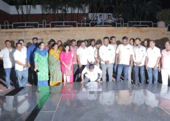 वसंतदादांच्या समाधीवर पृथ्वीराज पाटीलांनी घेतली ‘ही’ शपथ