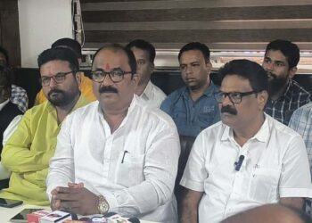 मिरजेत सी आर सांगलीकरांचा जिल्हा काँग्रेस नेत्यांवर प्रहार, शिवसेना जिल्हाप्रमुखांकडून दिलगिरी.. तरीही महाविकास आघाडीच्या उमेदवाराला याचा फटका..?