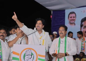 विधानसभेची निवडणूक ही लोकशाही व संविधान वाचवणारी लढाई आहे