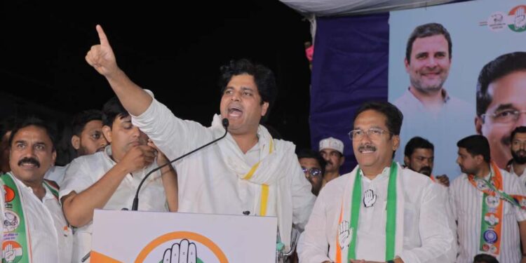 विधानसभेची निवडणूक ही लोकशाही व संविधान वाचवणारी लढाई आहे