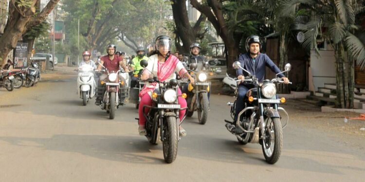 सांगलीत बाईक रॅलीद्वारे मतदार जनजागृती