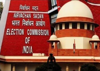 अब्दुल सत्तारांचा प्रताप, शिक्षकांना प्रचाराला पाठवले, निवडणूक आयोगाची थेट कारवाई