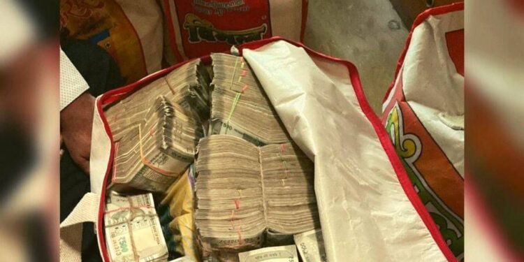 Maharashtra Election : अबब! राज्यात पैशांचा महापूर, आचारसंहितामध्ये आतापर्यंत ५३६ कोटींची मालमत्ता जप्त!