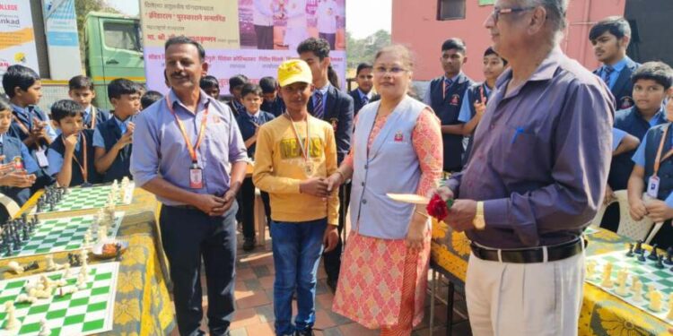 सुरज फाउंडेशन ग्रुप ऑफ नव कृष्णा व्हॅली स्कूल अँड ज्युनिअर कॉलेज मार्फत प्रवीण लुंकड यांचा वाढदिवस उत्साहात साजरा