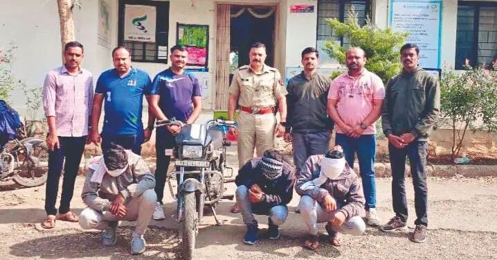 कडेगावमधील जबरी चोरीचा छडा