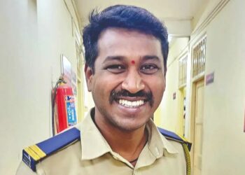 सांगली | पोलीस अधीक्षक कार्यालयाच्या भिंतीलगत १५ दिवसांत दोन लाचखोर ताब्यात..! २५ हजारांची लाच मागितल्याप्रकरणी पोलिसाला बेड्या.!