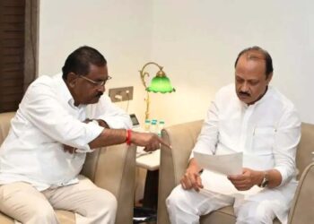 दोन कोटींची डिफेंडर गाडी अन् पोलिसाच्या घरी दीड कोटी; आ. धसांचे आकावर गंभीर आरोप