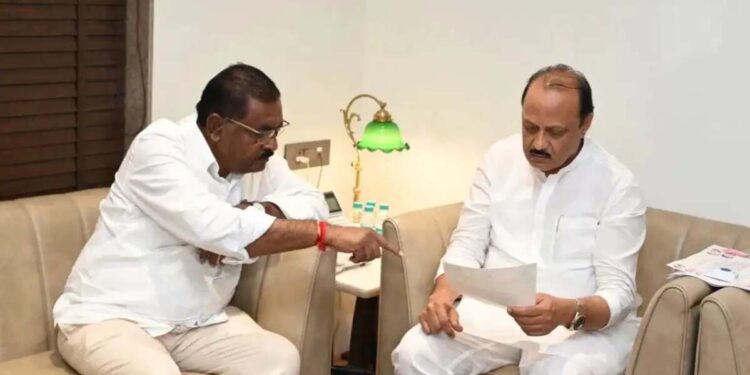 दोन कोटींची डिफेंडर गाडी अन् पोलिसाच्या घरी दीड कोटी; आ. धसांचे आकावर गंभीर आरोप