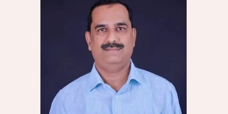 अवैध वाळूची वाहतूक करणा-या हायवा मालकांना जिल्हाधिका-यांचा दणका, ठोठावला चौदा कोटींचा दंड