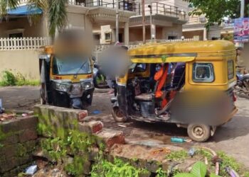 सांगली ब्रेकिंग | कोर्टाच्या दारात रिक्षावाल्यांची हाणामारी..? बघून घेतोची भाषा करीत निघून गेले..!