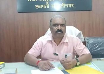 अजब कारभार! वाळू माफियांवर कारवाईसाठी गेलेल्या तहसीलदारांंचीच गाडी जप्त; पोलिसांची कारवाई