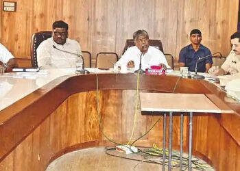 गुन्हेगारी प्रवृत्तीच्या कोणाचीही गय करू नका, कायद्याचा धाक तयार करा