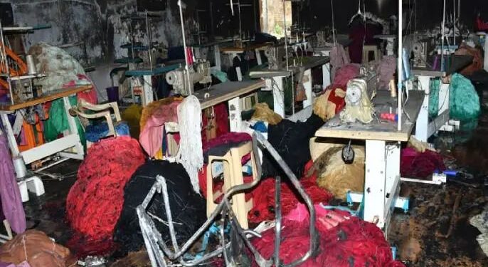 इचलकरंजीत गारमेंट कारखान्याला शॉर्टसर्किटने आग, १ कोटींचे नुकसान