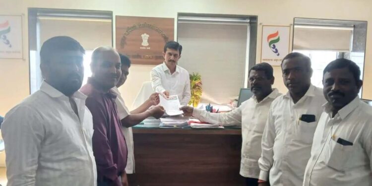 सांगली ब्रेकिंग | ईव्हीएम विरोधात ग्रामसभेत ठराव, मतदानावर बहिष्काराचा इशारा