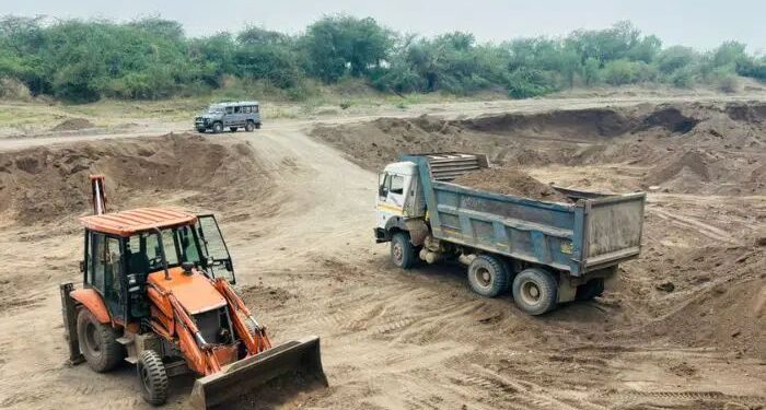 सांगली ब्रेकिंग | वज्रचौंडेत सर्कल, तलाठ्यांना धमकावले