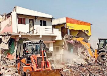 मिरज ब्रेकिंग | पक्की घरे पोलीस बंदोबस्तात जमीनदोस्त, नऊ घरांचे अतिक्रमण हटवले.!