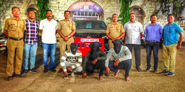 मिरज ब्रेकिंग | आलिशान कारमधून आले, गाडीत गावठी पिस्तूल, तीन काडतूसं; पोलिसांनी डाव उधळला : दोन अट्टल गुन्हेगारासंह तिघांना अटक..!