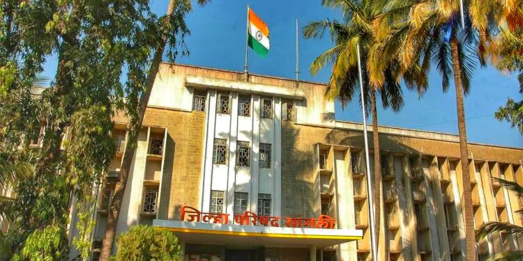 ब्रेकिंग | बेडगला बाजार कर वसुलीचे आदेश: माजी सरपंचासह तिघांवर ठपका; सीईओ तृप्ती धोडमिसेंची कारवाई