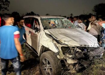 सांगली ब्रेकींग | आलिशान चारचाकीने दहा वाहनांना उडविले