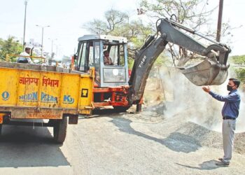 कुपवाडमधील अतिक्रमणांवर जेसीबी