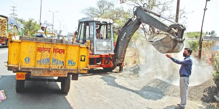 कुपवाडमधील अतिक्रमणांवर जेसीबी