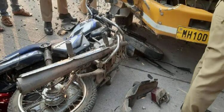 सांगली ब्रेकिंग | ईदचा बाजार करुन घरी जाताना अपघातात दोन मुलासह तिघे ठार, महिला गंभीर