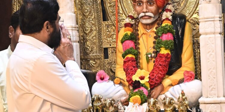 ब्रेकिंग | उपमुख्यमंत्री एकनाथ शिंदे यांनी घेतले श्री संत बाळूमामांचे दर्शन