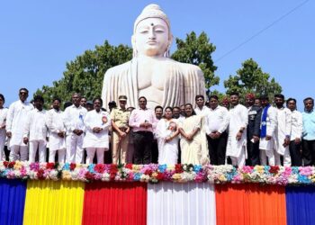 भारतरत्न डॉ. बाबासाहेब आंबेडकर यांना जयंती दिनानिमित्त जिल्हा प्रशासनाकडून अभिवादन