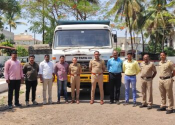 मिरजेत बऱ्याच वर्षांनंतर बेकायदेशीर वाळू वाहतुकीवर पोलिसांची कारवाई