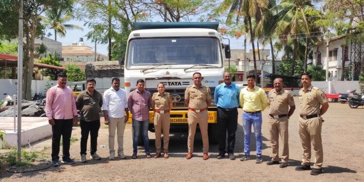 मिरजेत बऱ्याच वर्षांनंतर बेकायदेशीर वाळू वाहतुकीवर पोलिसांची कारवाई