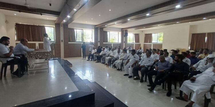 मोठी बातमी | मिरजेत पक्षाला दिशा देण्यासाठी बोलावलेल्या बैठकीत वाद, मारामारी : काँग्रेस बैठकीतील प्रकार