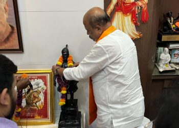 मिरज | भाजपच्या वतीने भगवान परशुराम व छ. शिवाजी महाराज यांना अभिवादन 