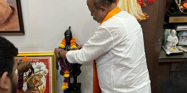 मिरज | भाजपच्या वतीने भगवान परशुराम व छ. शिवाजी महाराज यांना अभिवादन 