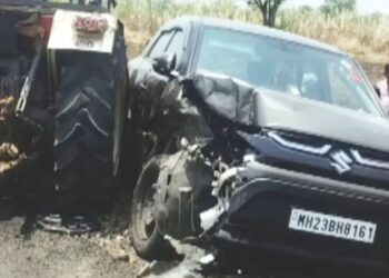 बीड पोलिसांनो, बांगड्या भरा! ‘मला तुमची मुलगी द्या’ म्हणत गावगुंडाने शिक्षकाला ट्रॅक्टरने चिरडले!