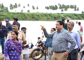 संभाव्य पूरपरिस्थितीच्या अनुषंगाने स्थळ पाहणी, जिल्हाधिकारी अशोक काकडे यांच्यासह अधिकारी उपस्थित, यंत्रणा सज्ज..!