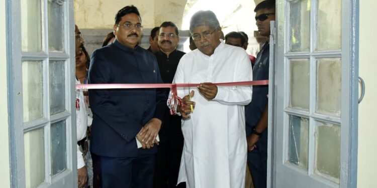 पालकमंत्री चंद्रकांत पाटील यांच्या हस्ते मुख्यमंत्री सहाय्यता निधी कक्षाचे उद्घाटन